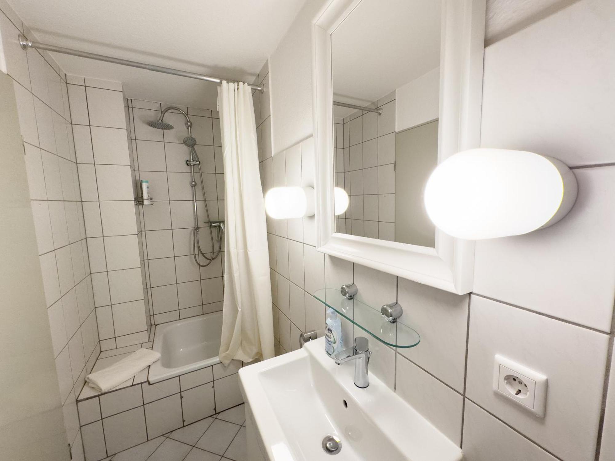 Schoene Wohnung Fuer 4 Gaeste An Der Eilenriede Mit Kostenlosen Parkplaetzen Hannover Dış mekan fotoğraf
